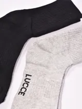 Pack de dos pares de medias cortas, uno blanco y otro gris.