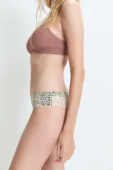 Bombacha tipo culotte de tiro medio con estampado animal print de leopardo en tonos neutros.