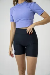 Calza biker deportiva negra de tiro alto.