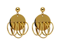 Aros colgantes de acero rose gold con cierre de mariposa, compuestos por un círculo superior, una placa ovalada y aros colgantes trenzados.