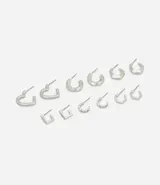 Kit de 6 pares de aros argollas metálicas en tono plateado con diferentes diseños, incluyendo formas de corazón, texturas lisas, con relieve y detalles de strass.