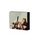 Tarjetero doble de cuero negro con logo de la marca en la esquina inferior derecha.