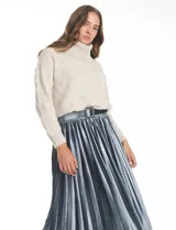 Falda midi de terciopelo plisado, con cintura elastizada y cinturón a tono con hebilla rectangular forrada.