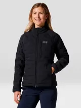 Campera técnica de pluma Mountain Hardwear modelo Stretchdown, color negro, con diseño acolchado sin costuras, cierre frontal de dos vías, bolsillo en el pecho y bolsillos laterales con cierre.