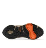 Championes de trail running Columbia modelo Konos Trillium ATR, color verde oliva con entresuela beige y detalles en negro y naranja. Presentan una parte superior de malla transpirable con refuerzos protectores, sistema de ajuste Navic Fit y suela Adapt Trax de alta tracción.
