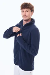 Campera de polar azul marino con cuello alto y cierre frontal completo.