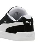 Championes Puma modelo Park Lifestyle Easy, de diseño urbano en color negro con detalles en blanco. Confeccionados en gamuza con la icónica franja lateral de la marca y suela de goma resistente.