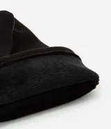 Guantes negros de poliéster y poliuretano, con detalle touch screen en uno de los dedos.