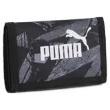 Billetera Puma modelo Phase AOP, de diseño plegable con estampado gráfico en tonos grises y negros. Presenta el logo de la marca estampado en blanco en la parte frontal.