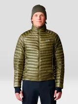 Campera puffer ultraligera Mountain Hardwear Ghost Whisperer Jac, color verde militar, con diseño acolchado horizontal, cuello alto y cierre frontal completo. Cuenta con bolsillos laterales con cierre y logo de la marca estampado en el pecho.