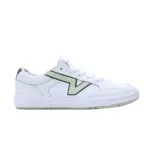 Championes Vans modelo Lowland, de diseño urbano en color blanco con detalles en verde claro. Presentan el logo lateral característico de la marca, puntera perforada y suela de goma.