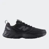 Championes de trail running New Balance modelo 410 v9, color negro. Presentan entresuela con tecnología Fresh Foam para mayor amortiguación, suela con tacos para tracción superior en terrenos irregulares y capas reforzadas para mayor durabilidad.