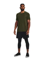 Remera deportiva Under Armour Seamless Grid SS para hombre, color verde militar con diseño cuadriculado y logo pequeño en el pecho.