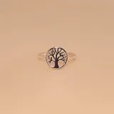 Anillo de plata 925 con diseño calado de árbol de la vida.