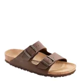 Sandalias Birkenstock modelo Arizona con doble tira ajustable con hebillas metálicas, plantilla anatómica de corcho y suela de goma.