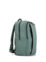 Mochila de ecocuero engomado color verde, con compartimento principal con cierre, bolsillo frontal con cierre, compartimento acolchado para laptop, bolsillos laterales y correas ajustables.