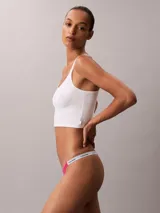 Colaless de algodón elástico con ribetes elásticos distintivos de la marca Calvin Klein en la cintura.