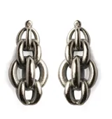 Par de aros colgantes dorados con forma de cadena gruesa.