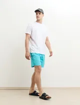 Short de baño verde agua.