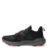Championes de trail running Puma, color verde oliva con detalles en negro y amarillo neón. Presentan una estructura de malla transpirable con refuerzos sintéticos, cierre de cordones y suela con relieve para mayor tracción.