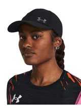 Gorro deportivo Under Armour Iso-Chill Launch negro con logo reflectivo.