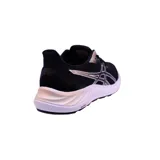 Championes de running Asics modelo Gel-Excite 8, color negro con detalles en lila y blanco. Presentan tecnología AmpliFoam en la entresuela para mayor amortiguación y diseño de malla transpirable.
