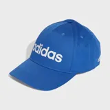Gorro de béisbol de seis paneles color azul vibrante, con visera curva y cierre trasero regulable a presión. Presenta el logo de Adidas en texto blanco en el panel frontal.