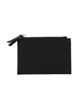 Tarjetero negro de cuero sintético con textura granulada, cierre de cremallera superior y tirador doble.