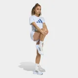 Remera deportiva Adidas de manga corta y cuello redondo, color celeste claro con logo de la marca estampado en el frente en tonos azules. Confeccionada con tecnología Climacool para absorción y secado rápido.