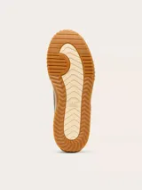 Zapatillas Sorel modelo Ona Ave T Toe, color blanco con detalles en verde militar y suela plataforma de goma color tostado. Presentan diseño de inspiración retro con superposiciones de gamuza, cordones grises y la marca estampada en el lateral.
