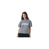 Remera oversize gris de manga corta con cuello redondo y estampado frontal en blanco de la marca Eme Studios.