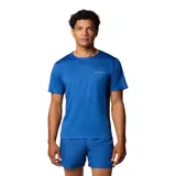 Remera deportiva de manga corta con tecnología Omni-Wick para gestión de la humedad, cuello redondo y paneles laterales transpirables. Presenta logo de la marca estampado en el pecho y detalles reflectantes.