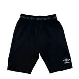 Short térmico deportivo Umbro de ajuste ceñido, color negro, con cintura elástica personalizada con el logo de la marca y logo estampado en la pierna.