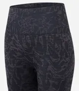 Calza deportiva larga de poliéster con textura jacquard de animal print leopardo.