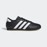 Championes Adidas de cuero negro con las tres tiras blancas y suela marrón.