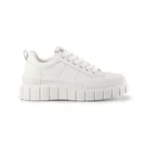 Zapatillas urbanas Milazzo, color blanco, con cordones y suela de plataforma con diseño geométrico.