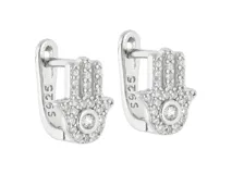 Aros tipo argolla de plata 925 con diseño de mano de Hamsa con circonias.