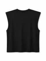 Remera sin mangas de corte recto, color negro, con hombreras y detalle de strass aplicado en la parte superior delantera.
