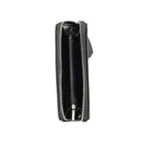 Billetera negra de símil cuero con cierre, marca Adele. Cuenta con 13 compartimentos y un bolsillo interno con cierre.