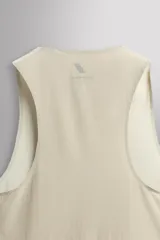 Musculosa deportiva Zara Athleticz de tejido ligero y elástico con cuello redondo y aberturas laterales en el bajo.