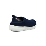 Zapatillas deportivas de estilo slip-on, color azul marino con textura acolchada y suela de goma blanca. Presentan un diseño ergonómico y flexible, ideal para uso diario.