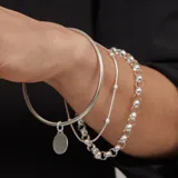 Pulsera de plata 925 con eslabones tipo rolo y cierre de mosquetón.