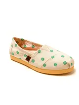 Alpargatas de lona color crema con estampado de flores verdes, suela de goma color caramelo y plantilla interior color salmón.