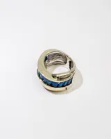 Anillo de plata 925 con dublé de oro, con zirconias azules y blancas.