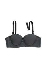 Soutien strapless con copas preformadas y aros, confeccionado en microfibra gris jaspeada. Cuenta con breteles negros desmontables y ajustables, y cierre posterior con broches multiposición.