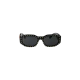 Lentes de sol Versace Eyewear de marco rectangular negro, adornados con tachas doradas a lo largo de todo el frente y las patillas. Lentes oscuros.