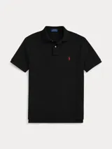 Remera polo de algodón color rosado, corte Custom Slim Fit, manga corta y cuello con botones. Cuenta con el logo bordado en el pecho.