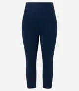 Pantalón capri deportivo de tiro alto con cintura ancha anatómica, confeccionado en tela suplex de alta elasticidad.