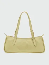 Bolso de mano tipo shoulder bag de la marca Longchamp, confeccionado en cuero liso color marrón oscuro. Presenta una estructura rectangular, doble asa de hombro con hebillas metálicas y cierre superior.