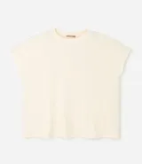 Blusa tipo muscle tee de calce holgado, confeccionada en tejido de ribana con textura acanalada. Presenta cuello redondo y diseño sin mangas, ofreciendo un estilo básico y versátil.